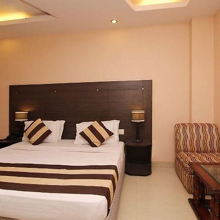 Hotel Kyron Делі Екстер'єр фото