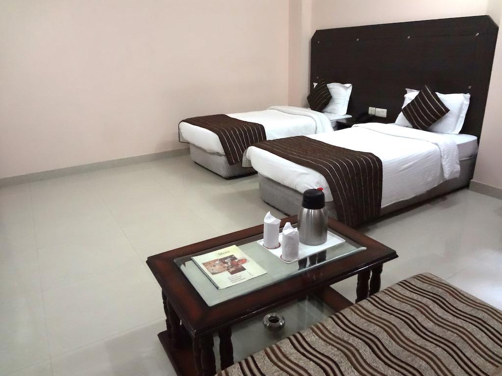 Hotel Kyron Делі Номер фото
