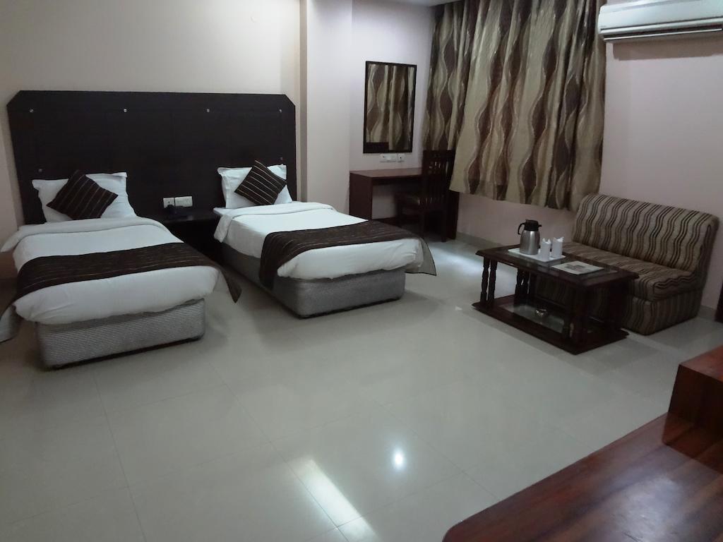 Hotel Kyron Делі Номер фото