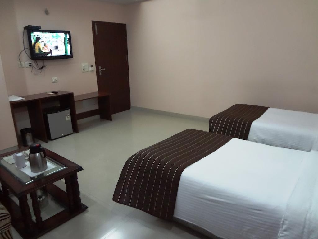 Hotel Kyron Делі Номер фото