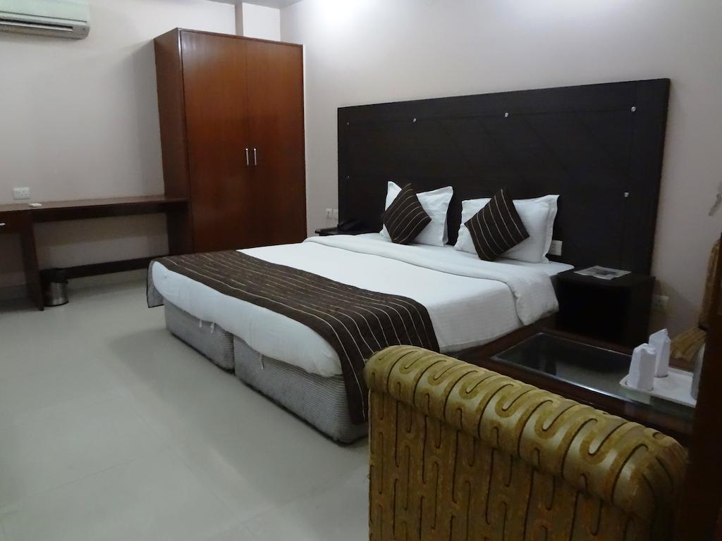Hotel Kyron Делі Номер фото