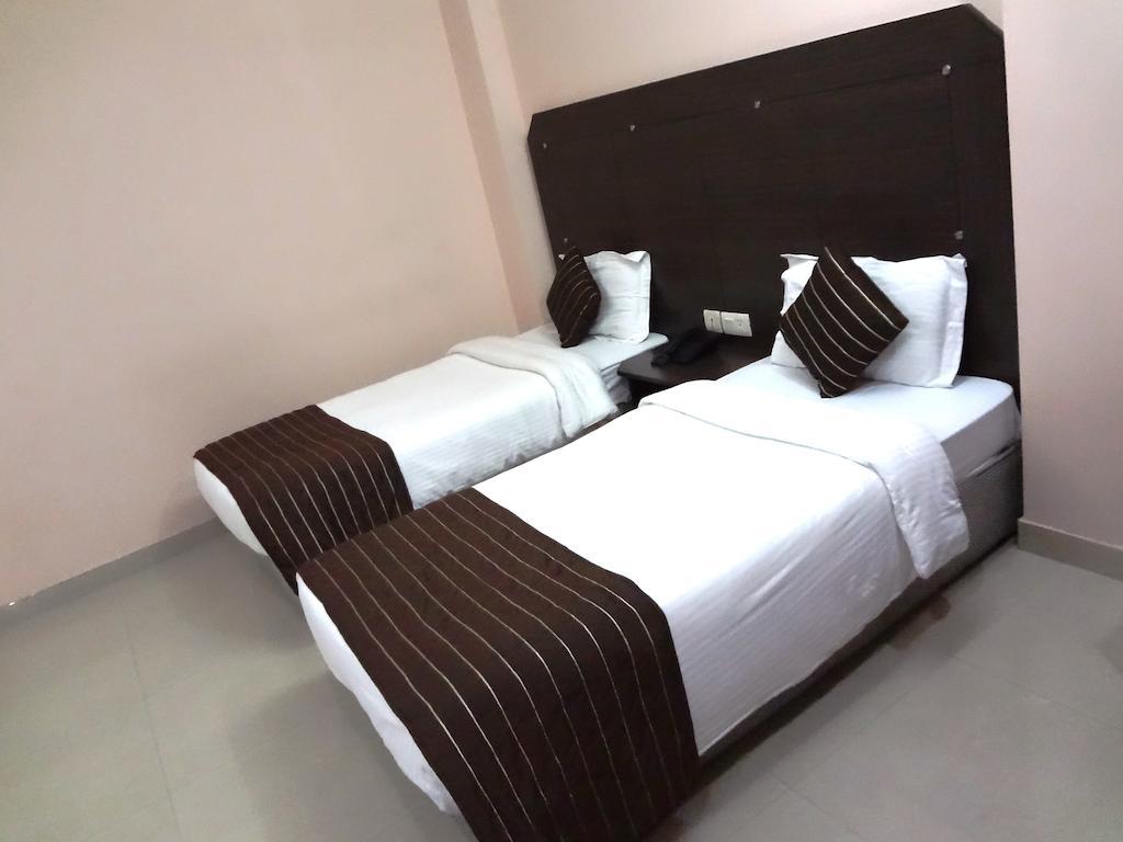 Hotel Kyron Делі Номер фото