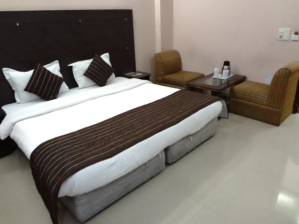 Hotel Kyron Делі Номер фото