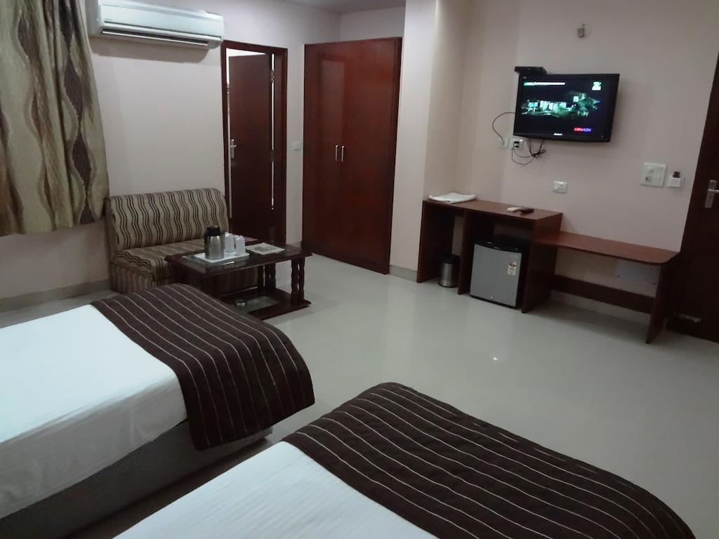 Hotel Kyron Делі Номер фото