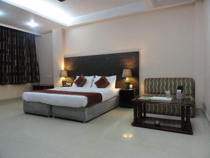 Hotel Kyron Делі Екстер'єр фото