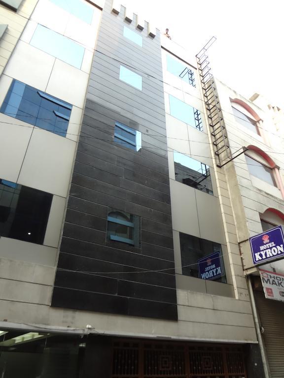 Hotel Kyron Делі Екстер'єр фото